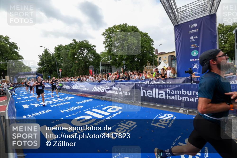 29.06.2025 - hella hamburg halbmarathon Zöllner http://msf.ph/oto/8417823 29.06.2025 10:29:13 Ziel 3043, 8473, 10171, 16157, 19194 meine-sportfotos.de