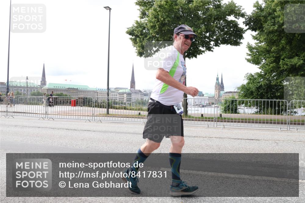 29.06.2025 - hella hamburg halbmarathon Lena Gebhardt http://msf.ph/oto/8417831 29.06.2025 10:27:01 Lombardsbrücke 1530, 1793, 1973, 2045, 2306, 2643, 2775, 4358, 4507, 4509, 5494, 5495, 5707, 6259, 6625, 6637, 7069, 7234, 7314, 7944, 8056, 8079, 8281, 9186, 9349, 10077, 10465, 11110, 11270, 11740, 11766, 12071, 13462, 14020, 14021, 15027, 15108, 15641, 15807, 15878, 16479, 16788, 17049, 17300, 17445, 17675, 18074, 18516, 18962, 18976, 18978 meine-sportfotos.de