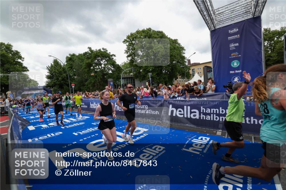 29.06.2025 - hella hamburg halbmarathon Zöllner http://msf.ph/oto/8417843 29.06.2025 10:51:27 Ziel 2364, 2411, 2636, 2718, 2946, 4814, 5820, 6776, 8989, 9214, 9656, 11124, 11422, 13047, 13792, 14865, 14994, 15871, 15950, 16357, 17131, 18489 meine-sportfotos.de