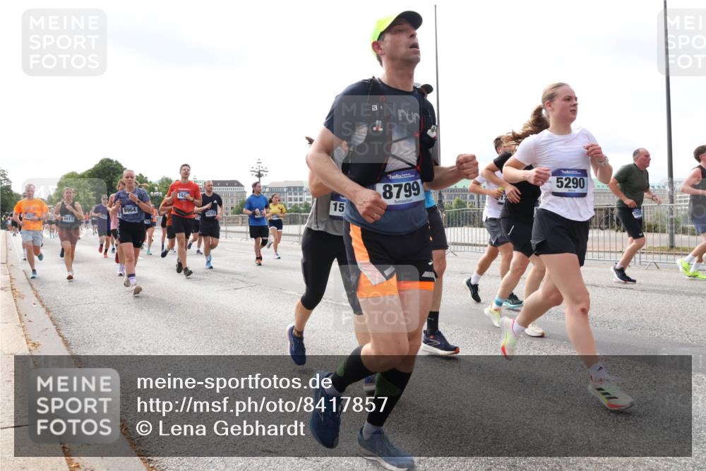 29.06.2025 - hella hamburg halbmarathon Lena Gebhardt http://msf.ph/oto/8417857 29.06.2025 10:18:00 Lombardsbrücke 9964, 5611, 164, 12752, 15, 8799, 5290, 1015, 1159, 1160, 1204, 1268, 1274, 1325, 1458, 1554, 1622, 1641, 1749, 1795, 1982, 2087, 2094, 2147, 2259, 2548, 2634, 2931, 3125, 3138, 3292, 3321, 3482, 3977, 4218, 4738, 4804, 5002, 5004, 5290, 5611, 5733, 6254, 6270, 6336, 6352, 6786, 7094, 7258, 7413, 7641, 7649, 7838, 7882, 7883, 8067, 8128, 8144, 8248, 8607, 8799, 9400, 9539, 9717, 9734, 9798, 9844, 9848, 9964, 10174, 10332, 10509, 10908, 12498 meine-sportfotos.de