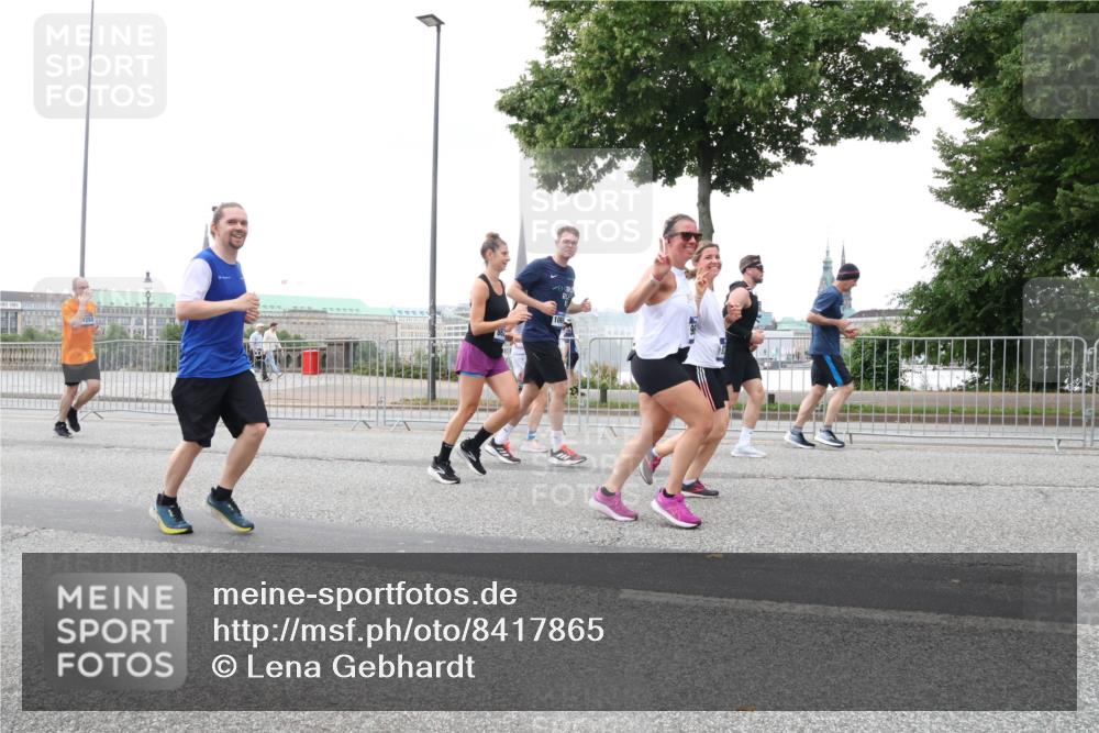 29.06.2025 - hella hamburg halbmarathon Lena Gebhardt http://msf.ph/oto/8417865 29.06.2025 10:52:03 Lombardsbrücke 1418, 1978, 2593, 3038, 3240, 3991, 4087, 4273, 4436, 4598, 4606, 4815, 5062, 5262, 5291, 5534, 5716, 5717, 6007, 6386, 6403, 6404, 6406, 6456, 6604, 6885, 6947, 6985, 7682, 7690, 7691, 8194, 8196, 8250, 8251, 8399, 8621, 9220, 9340, 9368, 9460, 9462, 9590, 9594, 9673, 9730, 10296, 10342, 10521, 10533, 10634, 10673, 10693, 10830, 10884, 11101, 11126, 11127, 11375, 11736, 11875, 11899, 11974, 12065, 12558 meine-sportfotos.de