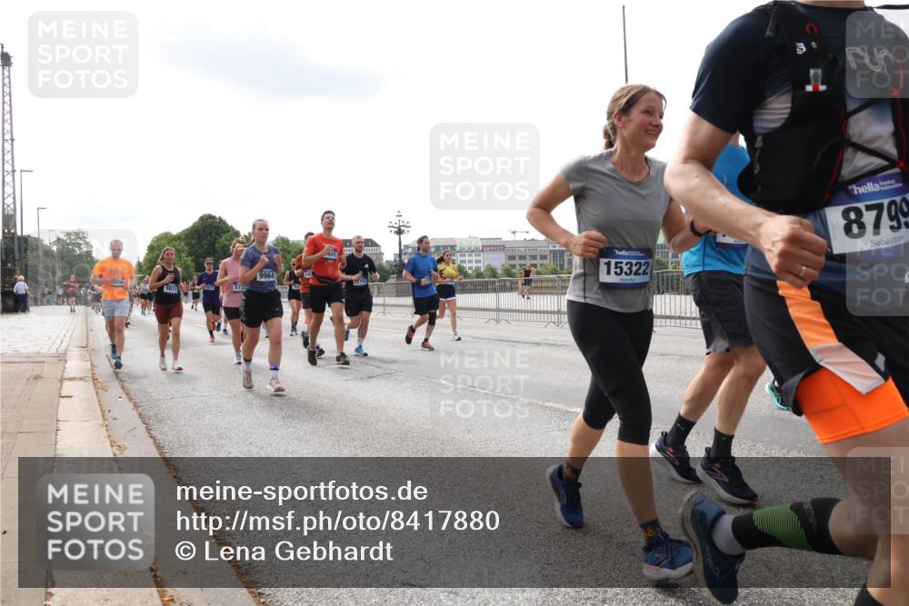 29.06.2025 - hella hamburg halbmarathon Lena Gebhardt http://msf.ph/oto/8417880 29.06.2025 10:18:00 Lombardsbrücke 5611, 5733, 9964, 13, 641, 12752, 15322, 8799, 1015, 1159, 1160, 1204, 1268, 1274, 1325, 1458, 1554, 1622, 1641, 1749, 1795, 1982, 2087, 2094, 2147, 2259, 2548, 2634, 2931, 3125, 3138, 3292, 3321, 3482, 3977, 4218, 4738, 4804, 5002, 5004, 5290, 5611, 5733, 6254, 6270, 6336, 6352, 6786, 7094, 7258, 7413, 7641, 7649, 7838, 7882, 7883, 8067, 8128, 8144, 8248, 8607, 8799, 9400, 9539, 9717, 9734, 9798, 9844, 9848, 9964, 10174, 10332, 10509, 10908, 12498 meine-sportfotos.de