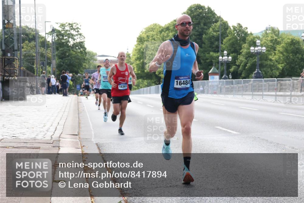 29.06.2025 - hella hamburg halbmarathon Lena Gebhardt http://msf.ph/oto/8417894 29.06.2025 09:41:29 Lombardsbrücke 1071, 16361, 16484, 2459, 4571, 7834, 7963, 9442, 10234, 10780, 11194, 11624, 12067, 12641, 13780, 16361, 16484, 17856, 17886 meine-sportfotos.de