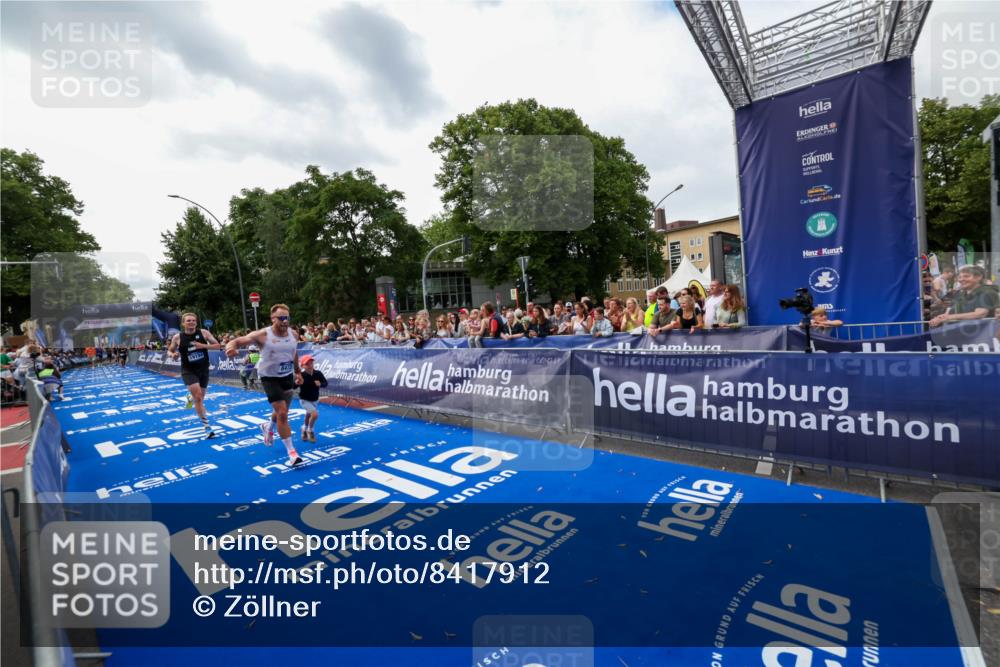 29.06.2025 - hella hamburg halbmarathon Zöllner http://msf.ph/oto/8417912 29.06.2025 10:29:16 Ziel 3043, 8473, 12337, 14395, 19194 meine-sportfotos.de