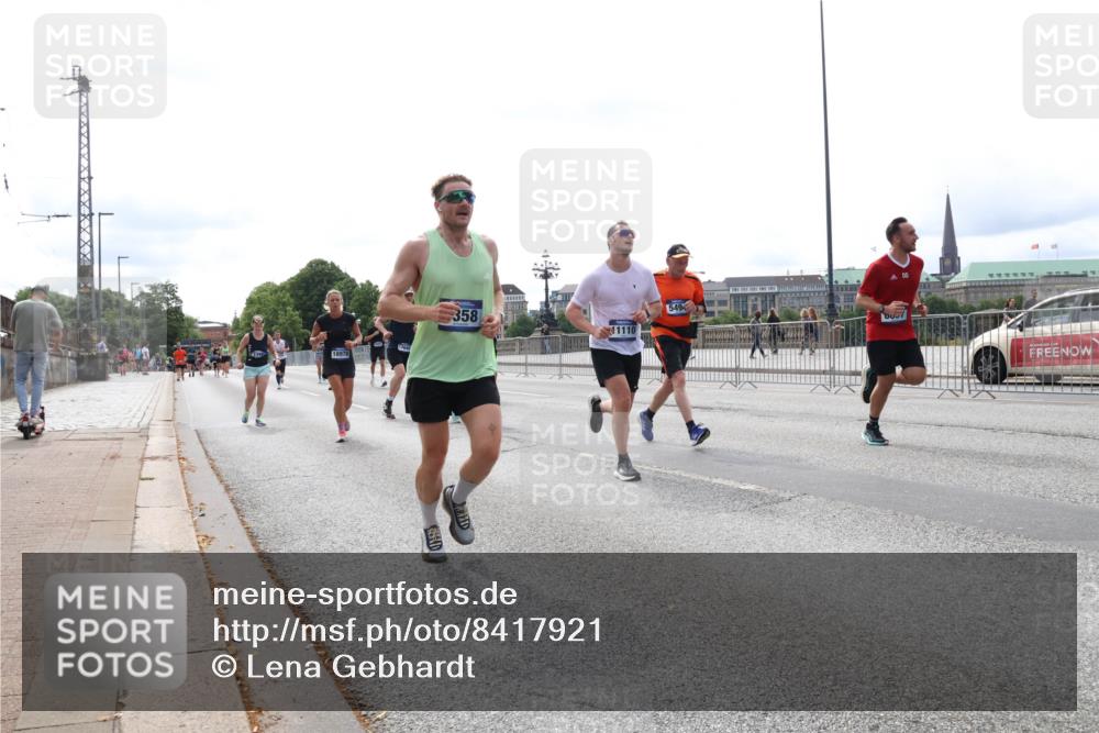 29.06.2025 - hella hamburg halbmarathon Lena Gebhardt http://msf.ph/oto/8417921 29.06.2025 10:27:03 Lombardsbrücke 18978, 7049, 358, 1110, 1530, 1793, 1973, 2045, 2306, 2643, 2775, 4358, 4507, 4509, 5494, 5495, 5707, 6259, 6625, 6637, 7069, 7234, 7314, 7944, 8056, 8079, 8281, 9186, 9349, 10077, 10465, 11110, 11270, 11740, 11766, 12071, 13462, 14020, 14021, 15027, 15108, 15641, 15878, 16479, 16788, 17049, 17300, 17445, 17675, 18074, 18516, 18962, 18976, 18978 meine-sportfotos.de