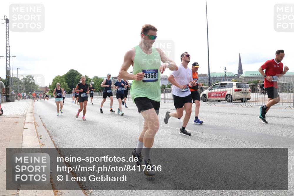 29.06.2025 - hella hamburg halbmarathon Lena Gebhardt http://msf.ph/oto/8417936 29.06.2025 10:27:03 Lombardsbrücke 17, 18978, 2045, 349, 4358, 5637, 1530, 1793, 1973, 2045, 2306, 2643, 2775, 4358, 4507, 4509, 5494, 5495, 5707, 6259, 6625, 6637, 7069, 7234, 7314, 7944, 8056, 8079, 8281, 9186, 9349, 10077, 10465, 11110, 11270, 11740, 11766, 12071, 13462, 14020, 14021, 15027, 15108, 15641, 15878, 16479, 16788, 17049, 17300, 17445, 17675, 18074, 18516, 18962, 18976, 18978 meine-sportfotos.de
