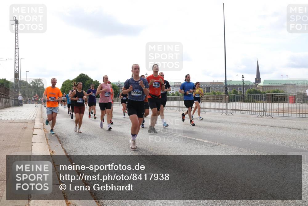 29.06.2025 - hella hamburg halbmarathon Lena Gebhardt http://msf.ph/oto/8417938 29.06.2025 10:18:01 Lombardsbrücke 1259, 5611, 5733, 7641, 9964, 1641, 81, 1015, 1159, 1160, 1204, 1268, 1274, 1325, 1458, 1554, 1622, 1641, 1749, 1795, 1982, 2087, 2094, 2147, 2259, 2548, 2634, 2931, 3125, 3138, 3292, 3321, 3482, 3977, 4218, 4710, 4738, 4804, 5002, 5004, 5290, 5611, 5733, 6254, 6270, 6336, 6352, 6786, 7094, 7258, 7413, 7641, 7649, 7838, 7882, 7883, 8067, 8128, 8144, 8248, 8607, 8799, 9400, 9539, 9717, 9734, 9798, 9844, 9848, 9964, 10174, 10332, 10509, 10908, 12498 meine-sportfotos.de