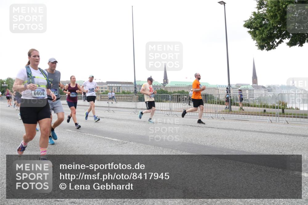 29.06.2025 - hella hamburg halbmarathon Lena Gebhardt http://msf.ph/oto/8417945 29.06.2025 10:52:04 Lombardsbrücke 6604, 73, 18078, 1418, 1978, 2593, 3038, 3240, 3645, 3991, 4087, 4273, 4436, 4598, 4606, 4815, 5062, 5262, 5291, 5534, 6007, 6386, 6403, 6404, 6406, 6456, 6604, 6885, 6947, 6985, 7682, 7690, 7691, 8194, 8196, 8250, 8251, 8399, 8621, 9220, 9340, 9368, 9460, 9462, 9590, 9594, 9673, 9730, 10296, 10342, 10521, 10533, 10634, 10673, 10693, 10830, 10884, 11101, 11126, 11127, 11375, 11736, 11875, 11899, 11974, 12065, 12558 meine-sportfotos.de