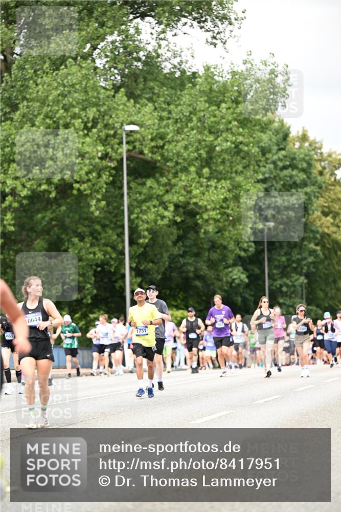 29.06.2025 - hella hamburg halbmarathon Dr. Thomas Lammeyer http://msf.ph/oto/8417951 29.06.2025 10:45:29 Kennedybrücke 1731, 4044, 4412, 4638, 4906, 5549, 6088, 7293, 7585, 7661, 7829, 8429, 8430, 8769, 8878, 9962, 10269, 10407, 10644, 11176 meine-sportfotos.de