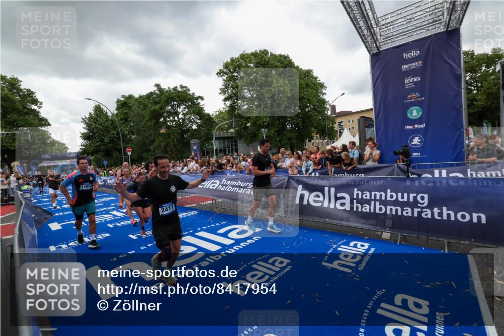 29.06.2025 - hella hamburg halbmarathon Zöllner http://msf.ph/oto/8417954 29.06.2025 10:51:31 Ziel 1335, 2411, 2946, 5820, 7943, 9214, 9656, 11422, 13403, 13792, 15871, 15950, 16357, 17131 meine-sportfotos.de