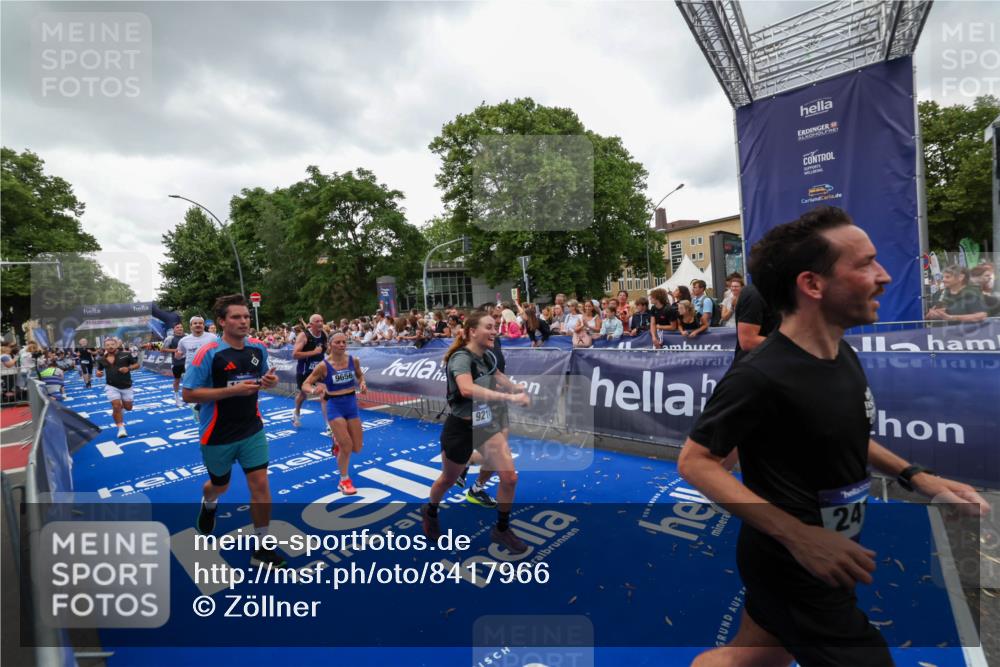 29.06.2025 - hella hamburg halbmarathon Zöllner http://msf.ph/oto/8417966 29.06.2025 10:51:32 Ziel 1335, 2411, 2946, 5820, 7943, 9214, 9656, 10691, 11422, 13403, 13792, 15871, 15950, 16357, 17131 meine-sportfotos.de