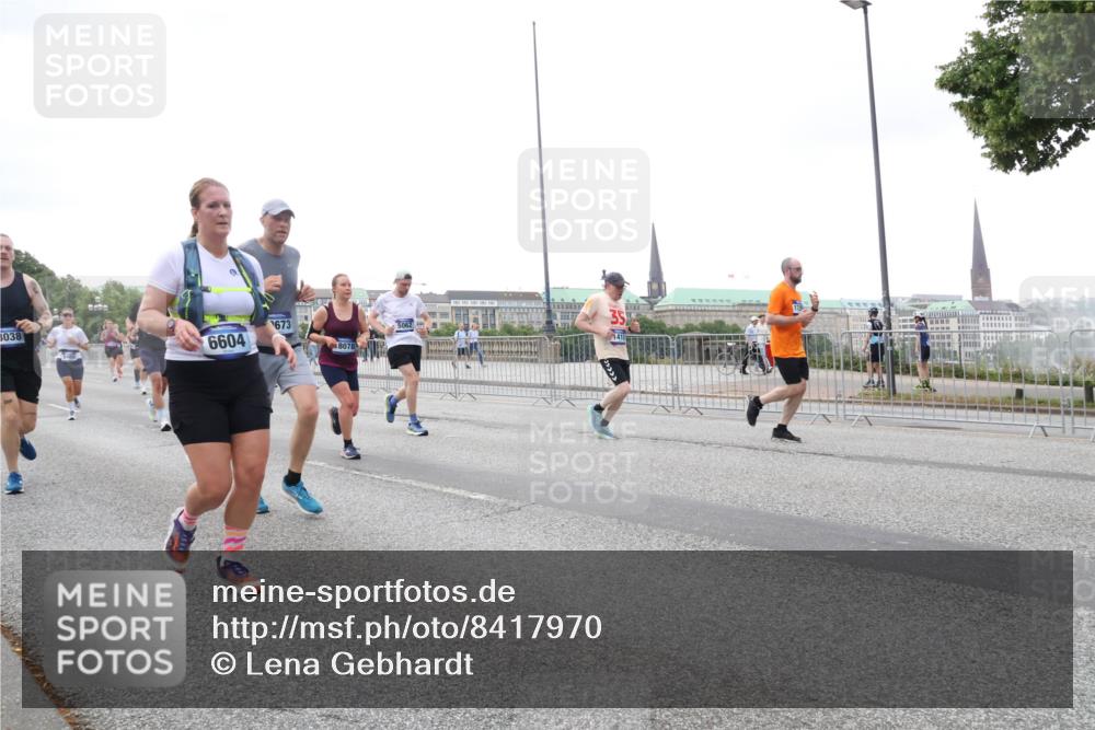 29.06.2025 - hella hamburg halbmarathon Lena Gebhardt http://msf.ph/oto/8417970 29.06.2025 10:52:04 Lombardsbrücke 3038, 6604, 673, 8078, 1418, 1978, 2593, 3038, 3240, 3645, 3991, 4087, 4273, 4436, 4598, 4606, 4815, 5062, 5262, 5291, 5534, 6007, 6386, 6403, 6404, 6406, 6456, 6604, 6885, 6947, 6985, 7682, 7690, 7691, 8194, 8196, 8250, 8251, 8399, 8621, 9220, 9340, 9368, 9460, 9462, 9590, 9594, 9673, 9730, 10296, 10342, 10521, 10533, 10634, 10673, 10693, 10830, 10884, 11101, 11126, 11127, 11375, 11736, 11875, 11899, 11974, 12065, 12558 meine-sportfotos.de