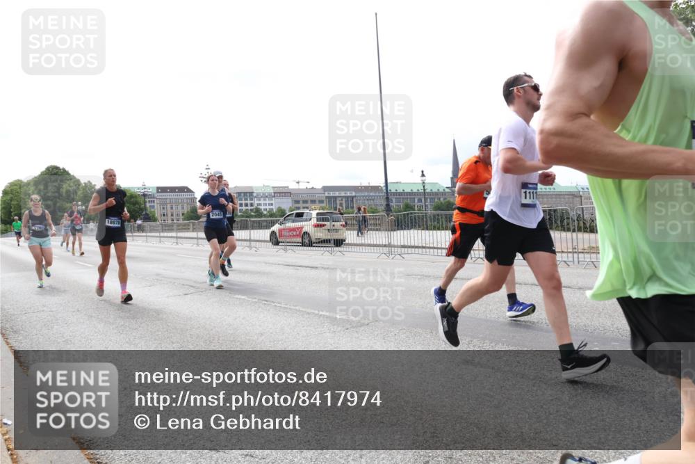 29.06.2025 - hella hamburg halbmarathon Lena Gebhardt http://msf.ph/oto/8417974 29.06.2025 10:27:04 Lombardsbrücke 18978, 179, 2045, 1111, 1530, 1793, 1973, 2045, 2306, 2643, 2775, 4358, 4507, 4509, 5494, 5495, 5707, 5825, 6259, 6625, 6637, 7069, 7234, 7314, 7944, 8056, 8079, 8281, 9186, 9349, 10077, 10465, 11110, 11270, 11740, 11766, 12071, 13462, 14020, 14021, 15027, 15108, 15641, 15878, 16479, 16788, 17049, 17300, 17445, 17675, 18074, 18516, 18962, 18976, 18978 meine-sportfotos.de