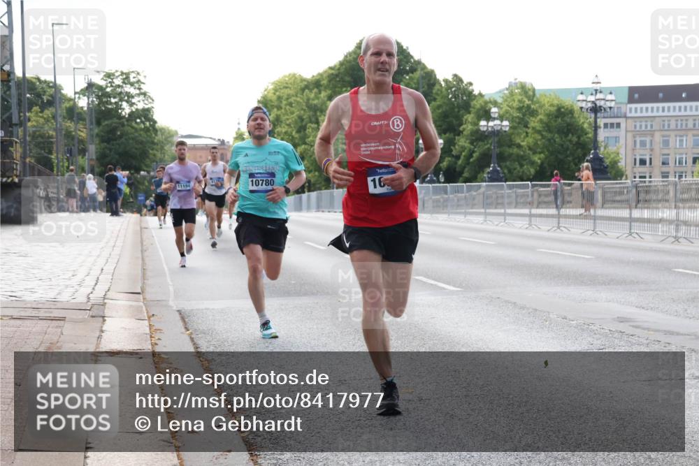 29.06.2025 - hella hamburg halbmarathon Lena Gebhardt http://msf.ph/oto/8417977 29.06.2025 09:41:31 Lombardsbrücke 11194, 10780, 16, 2459, 4128, 4571, 7834, 7963, 9442, 10234, 10780, 11194, 11624, 12067, 12641, 13780, 14107, 16361, 16484, 17856, 17886 meine-sportfotos.de