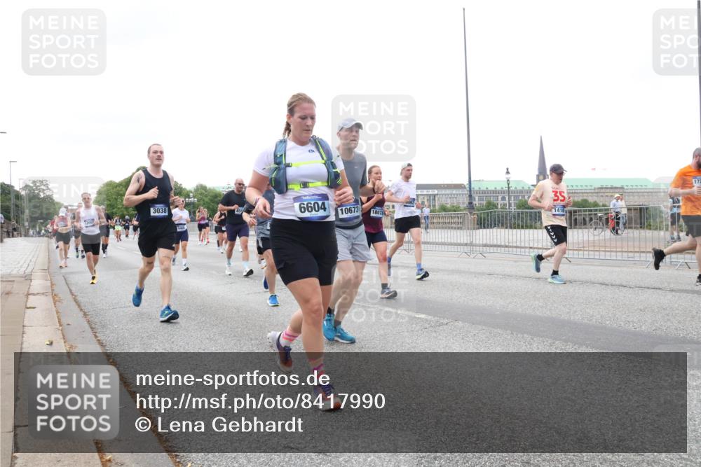 29.06.2025 - hella hamburg halbmarathon Lena Gebhardt http://msf.ph/oto/8417990 29.06.2025 10:52:04 Lombardsbrücke 3038, 6604, 10673, 18078, 35, 1418, 172, 1418, 1978, 2593, 3038, 3240, 3645, 3991, 4087, 4273, 4436, 4598, 4606, 4815, 5062, 5262, 5291, 5534, 6007, 6386, 6403, 6404, 6406, 6456, 6604, 6885, 6947, 6985, 7682, 7690, 7691, 8194, 8196, 8250, 8251, 8399, 8621, 9220, 9340, 9368, 9460, 9462, 9590, 9594, 9673, 9730, 10296, 10342, 10521, 10533, 10634, 10673, 10693, 10830, 10884, 11101, 11126, 11127, 11375, 11736, 11875, 11899, 11974, 12065, 12558 meine-sportfotos.de