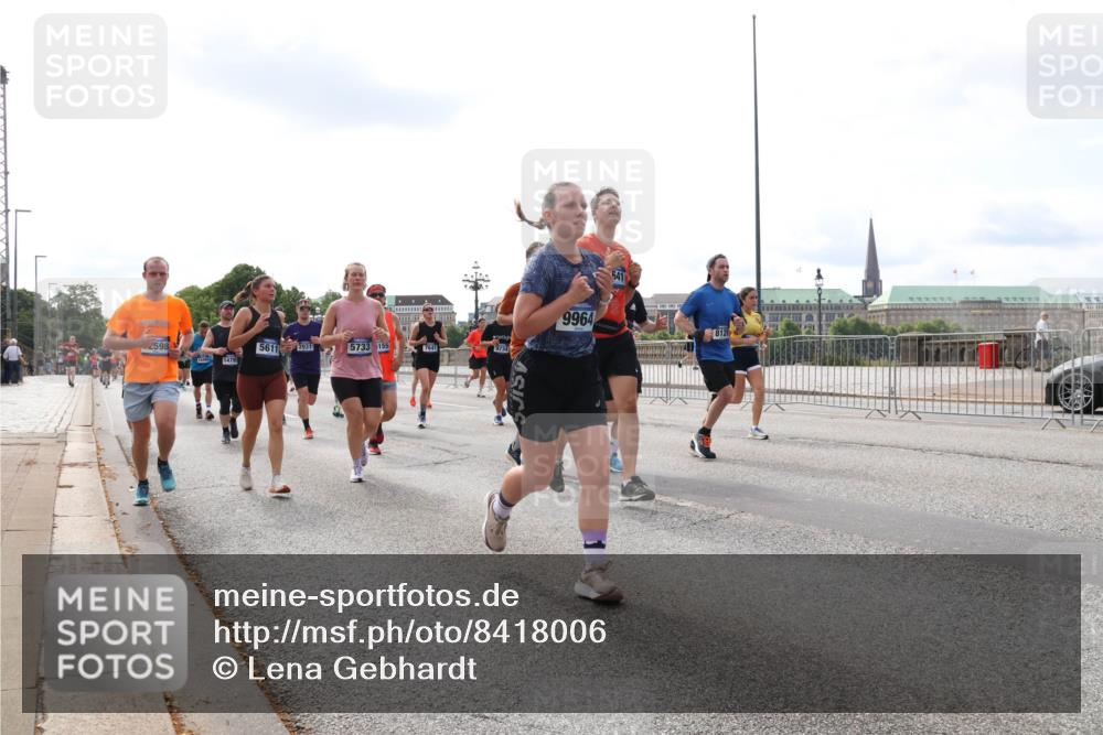29.06.2025 - hella hamburg halbmarathon Lena Gebhardt http://msf.ph/oto/8418006 29.06.2025 10:18:02 Lombardsbrücke 598, 5611, 2931, 5733, 155, 7641, 9734, 9964, 812, 1015, 1159, 1160, 1268, 1274, 1325, 1458, 1554, 1622, 1641, 1749, 1795, 1982, 2087, 2094, 2147, 2259, 2335, 2548, 2634, 2931, 3125, 3138, 3292, 3321, 3482, 3977, 4218, 4710, 4738, 4804, 5002, 5004, 5290, 5611, 5733, 6254, 6270, 6336, 6352, 7094, 7258, 7413, 7641, 7649, 7838, 7882, 7883, 8067, 8128, 8144, 8248, 8607, 8799, 9400, 9539, 9717, 9734, 9798, 9834, 9844, 9848, 9964, 10174, 10332, 10509, 10908, 12498 meine-sportfotos.de