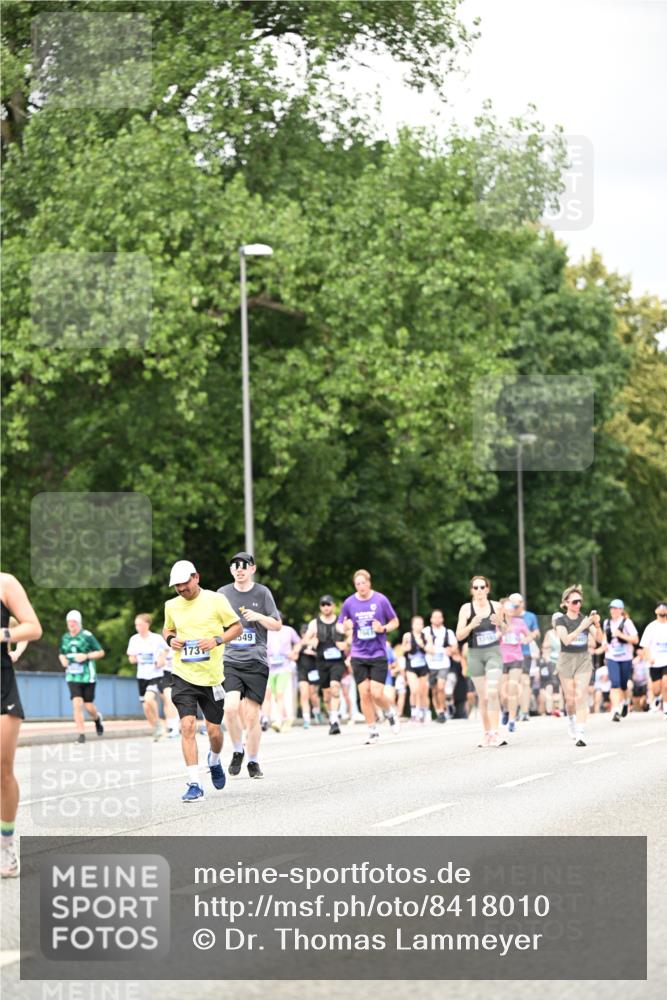 29.06.2025 - hella hamburg halbmarathon Dr. Thomas Lammeyer http://msf.ph/oto/8418010 29.06.2025 10:45:30 Kennedybrücke 1731, 3344, 4044, 4412, 4638, 4906, 5549, 6088, 7293, 7585, 7661, 7829, 8429, 8430, 8769, 8878, 9962, 10269, 10407, 10644 meine-sportfotos.de
