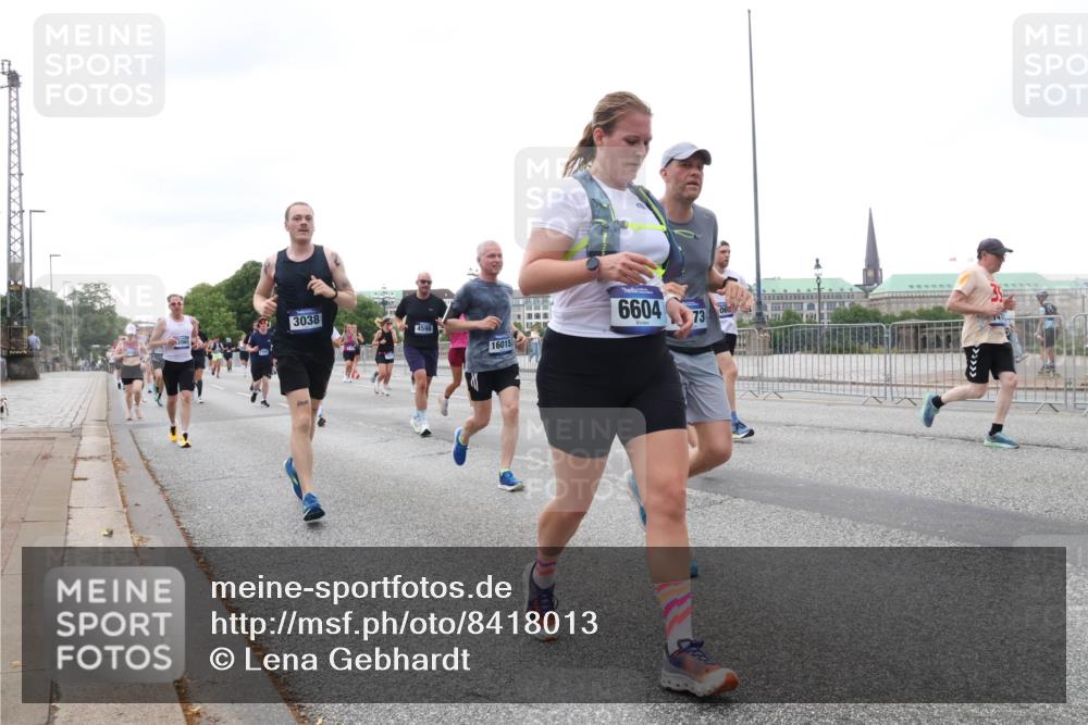 29.06.2025 - hella hamburg halbmarathon Lena Gebhardt http://msf.ph/oto/8418013 29.06.2025 10:52:04 Lombardsbrücke 20, 3038, 4598, 16015, 6604, 73, 06, 1418, 1978, 2593, 3038, 3240, 3645, 3991, 4087, 4273, 4436, 4598, 4606, 4815, 5062, 5262, 5291, 5534, 6007, 6386, 6403, 6404, 6406, 6456, 6604, 6885, 6947, 6985, 7682, 7690, 7691, 8194, 8196, 8250, 8251, 8399, 8621, 9220, 9340, 9368, 9460, 9462, 9590, 9594, 9673, 9730, 10296, 10342, 10521, 10533, 10634, 10673, 10693, 10830, 10884, 11101, 11126, 11127, 11375, 11736, 11875, 11899, 11974, 12065, 12558 meine-sportfotos.de