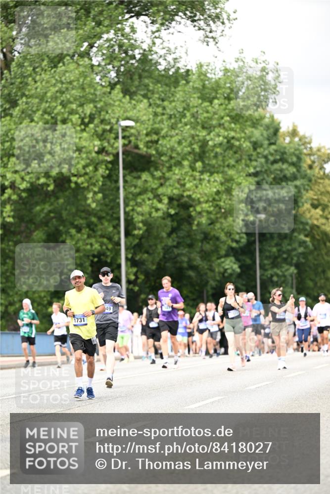 29.06.2025 - hella hamburg halbmarathon Dr. Thomas Lammeyer http://msf.ph/oto/8418027 29.06.2025 10:45:31 Kennedybrücke 1731, 3344, 4044, 4412, 4638, 5549, 6088, 7293, 7585, 7661, 7829, 8429, 8430, 8769, 8878, 9962, 10269, 10407, 10644, 11166 meine-sportfotos.de