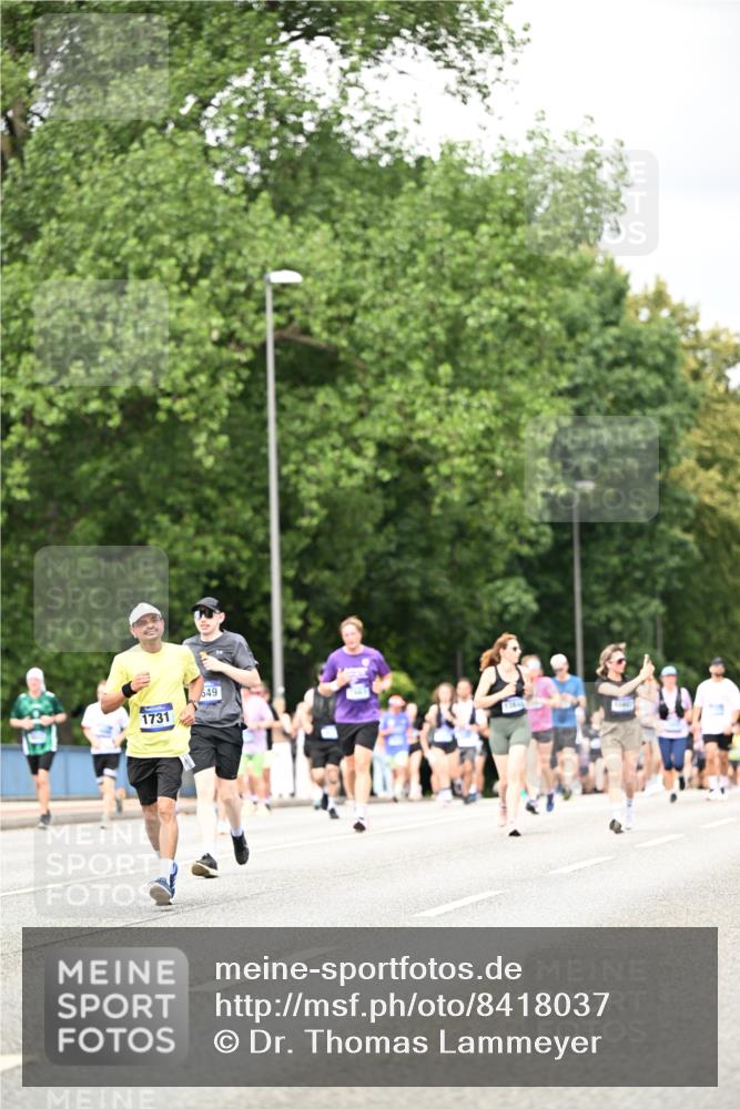29.06.2025 - hella hamburg halbmarathon Dr. Thomas Lammeyer http://msf.ph/oto/8418037 29.06.2025 10:45:31 Kennedybrücke 1731, 3344, 4044, 4412, 4638, 5549, 6088, 7293, 7585, 7661, 7829, 8429, 8430, 8769, 8878, 9962, 10269, 10407, 10644, 11166 meine-sportfotos.de