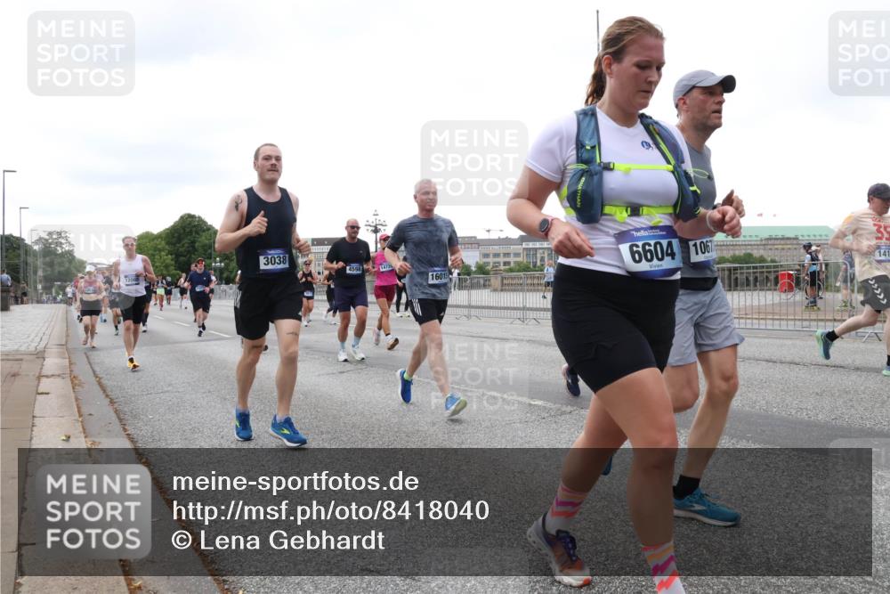 29.06.2025 - hella hamburg halbmarathon Lena Gebhardt http://msf.ph/oto/8418040 29.06.2025 10:52:05 Lombardsbrücke 3038, 1472, 16015, 6604, 106, 35, 141, 1418, 1978, 2593, 3038, 3240, 3645, 3991, 4087, 4273, 4436, 4598, 4606, 4815, 5062, 5262, 5534, 6007, 6386, 6403, 6404, 6406, 6456, 6604, 6947, 6985, 7682, 7690, 7691, 8194, 8196, 8250, 8251, 8399, 8621, 9220, 9368, 9460, 9462, 9590, 9594, 9673, 9730, 10296, 10342, 10521, 10533, 10634, 10673, 10693, 10830, 10884, 11084, 11101, 11126, 11127, 11375, 11736, 11875, 11899, 11974, 12065, 12546, 12558 meine-sportfotos.de