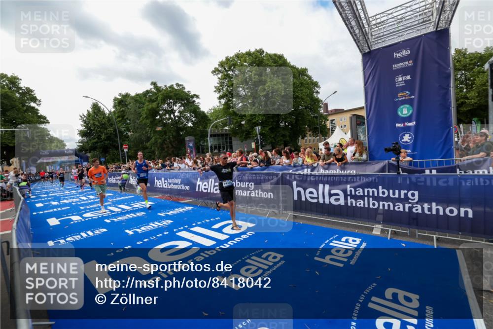 29.06.2025 - hella hamburg halbmarathon Zöllner http://msf.ph/oto/8418042 29.06.2025 10:29:23 Ziel 2075, 8975, 9571, 12287, 12337, 13838, 14164, 14395, 19203 meine-sportfotos.de