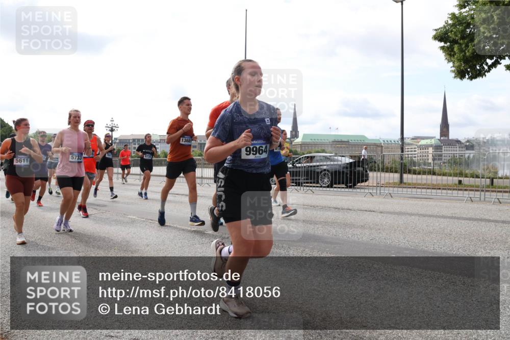 29.06.2025 - hella hamburg halbmarathon Lena Gebhardt http://msf.ph/oto/8418056 29.06.2025 10:18:02 Lombardsbrücke 9734, 5733, 5611, 10644, 13681, 9964, 1015, 1159, 1160, 1268, 1274, 1325, 1458, 1554, 1622, 1641, 1749, 1795, 1982, 2087, 2094, 2147, 2259, 2335, 2548, 2634, 2931, 3125, 3138, 3292, 3321, 3482, 3977, 4218, 4710, 4738, 4804, 5002, 5004, 5290, 5611, 5733, 6254, 6270, 6336, 6352, 7094, 7258, 7413, 7641, 7649, 7838, 7882, 7883, 8067, 8128, 8144, 8248, 8607, 8799, 9400, 9539, 9717, 9734, 9798, 9834, 9844, 9848, 9964, 10174, 10332, 10509, 10908, 12498 meine-sportfotos.de