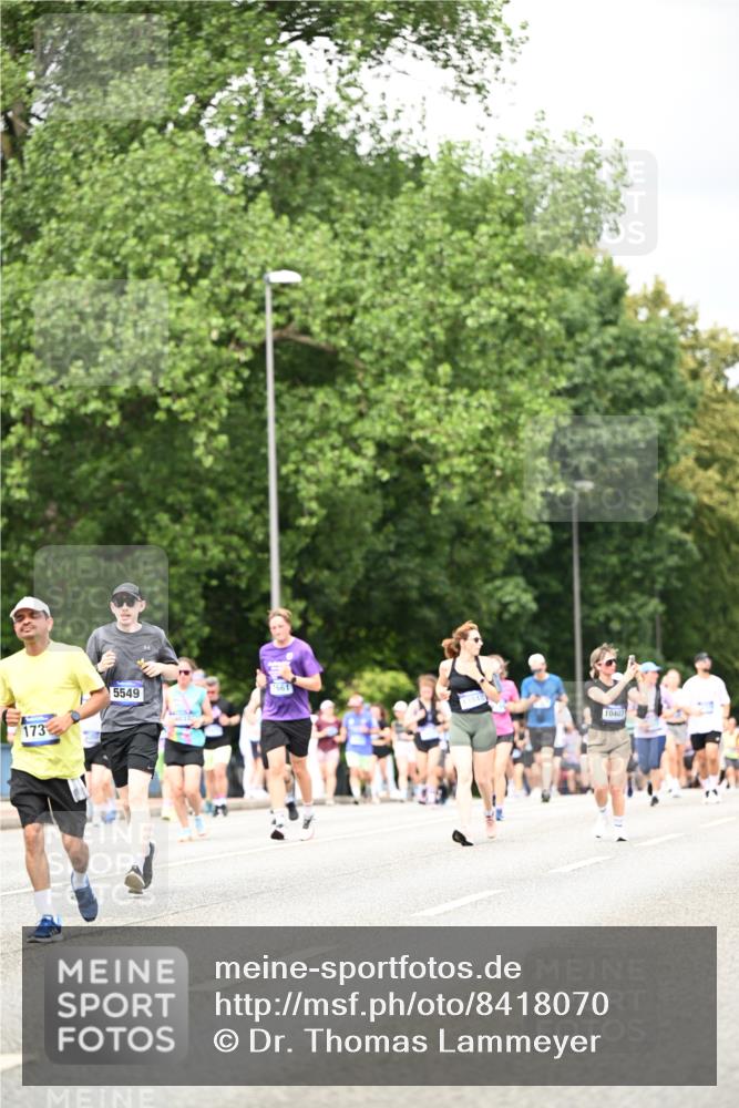 29.06.2025 - hella hamburg halbmarathon Dr. Thomas Lammeyer http://msf.ph/oto/8418070 29.06.2025 10:45:32 Kennedybrücke 1731, 2805, 3344, 4044, 4412, 4638, 5549, 6088, 7293, 7585, 7661, 7829, 8769, 8878, 9962, 10269, 10407, 10644, 11166, 11209 meine-sportfotos.de