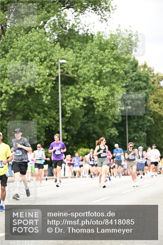 29.06.2025 - hella hamburg halbmarathon Dr. Thomas Lammeyer http://msf.ph/oto/8418085 29.06.2025 10:45:32 Kennedybrücke 1731, 2805, 3344, 4044, 4412, 4638, 5549, 6088, 7293, 7585, 7661, 7829, 8769, 8878, 9962, 10269, 10407, 10644, 11166, 11209 meine-sportfotos.de