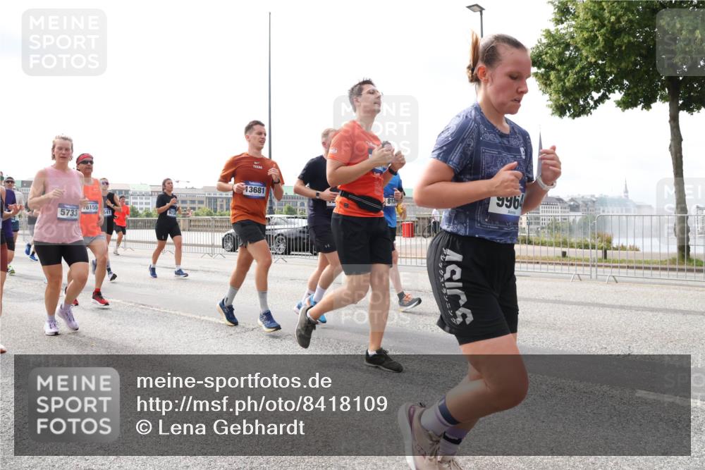 29.06.2025 - hella hamburg halbmarathon Lena Gebhardt http://msf.ph/oto/8418109 29.06.2025 10:18:03 Lombardsbrücke 5733, 8155, 13681, 812, 9964, 1015, 1159, 1160, 1268, 1274, 1325, 1458, 1554, 1622, 1641, 1749, 1795, 1982, 2087, 2094, 2147, 2259, 2335, 2548, 2634, 2931, 3125, 3138, 3292, 3321, 3482, 3977, 4218, 4710, 4738, 4804, 5002, 5004, 5290, 5611, 5733, 6254, 6270, 6336, 6352, 7094, 7258, 7413, 7641, 7649, 7838, 7882, 7883, 8067, 8128, 8144, 8248, 8607, 8799, 9400, 9539, 9717, 9734, 9798, 9834, 9844, 9964, 10174, 10332, 10509, 10908, 12498 meine-sportfotos.de
