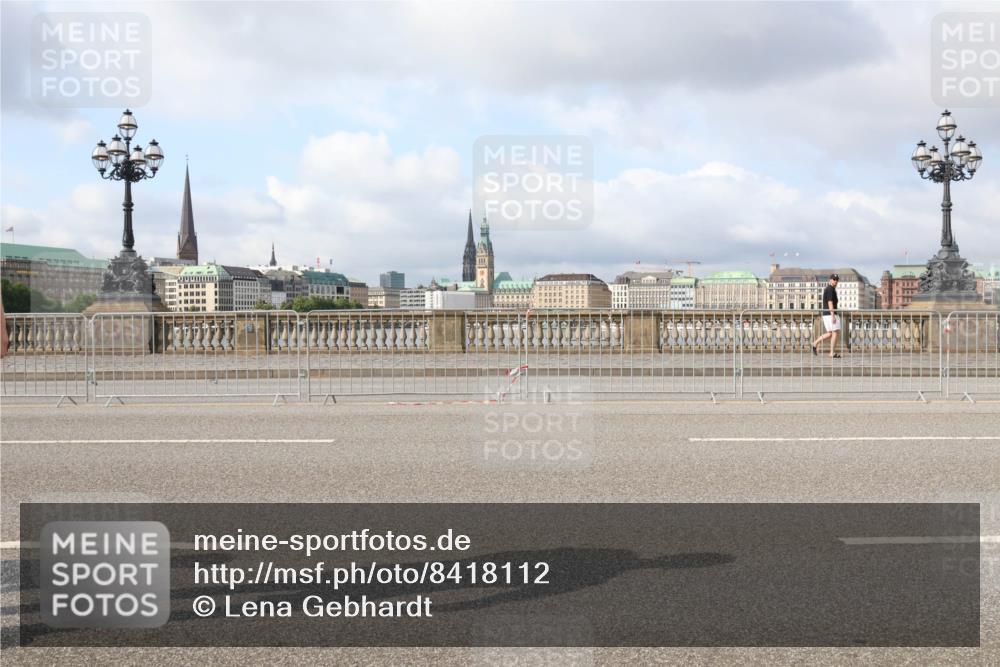 29.06.2025 - hella hamburg halbmarathon Lena Gebhardt http://msf.ph/oto/8418112 29.06.2025 08:57:27 Lombardsbrücke  meine-sportfotos.de