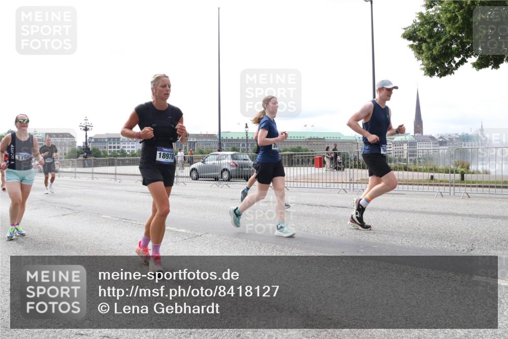 29.06.2025 - hella hamburg halbmarathon Lena Gebhardt http://msf.ph/oto/8418127 29.06.2025 10:27:06 Lombardsbrücke 18978, 17, 1530, 1793, 1973, 2045, 2306, 2643, 2775, 4358, 4507, 4509, 5494, 5495, 5707, 5825, 6259, 6625, 6637, 7069, 7234, 7314, 7944, 8056, 8079, 8281, 9186, 9349, 10077, 10465, 11110, 11270, 11740, 11766, 12071, 13462, 14020, 14021, 15027, 15108, 15641, 15878, 16479, 16788, 17049, 17300, 17445, 17675, 18074, 18097, 18516, 18962, 18976, 18978 meine-sportfotos.de