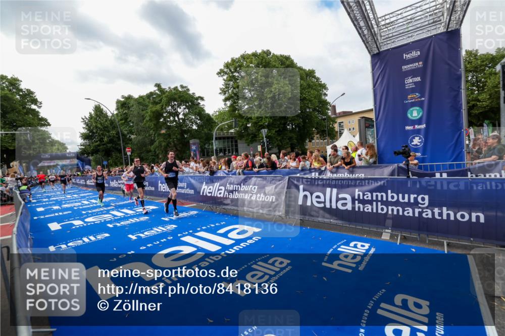 29.06.2025 - hella hamburg halbmarathon Zöllner http://msf.ph/oto/8418136 29.06.2025 10:29:26 Ziel 2075, 8975, 9571, 10156, 12234, 12287, 13838, 14164, 15880, 16118, 18737, 19203 meine-sportfotos.de