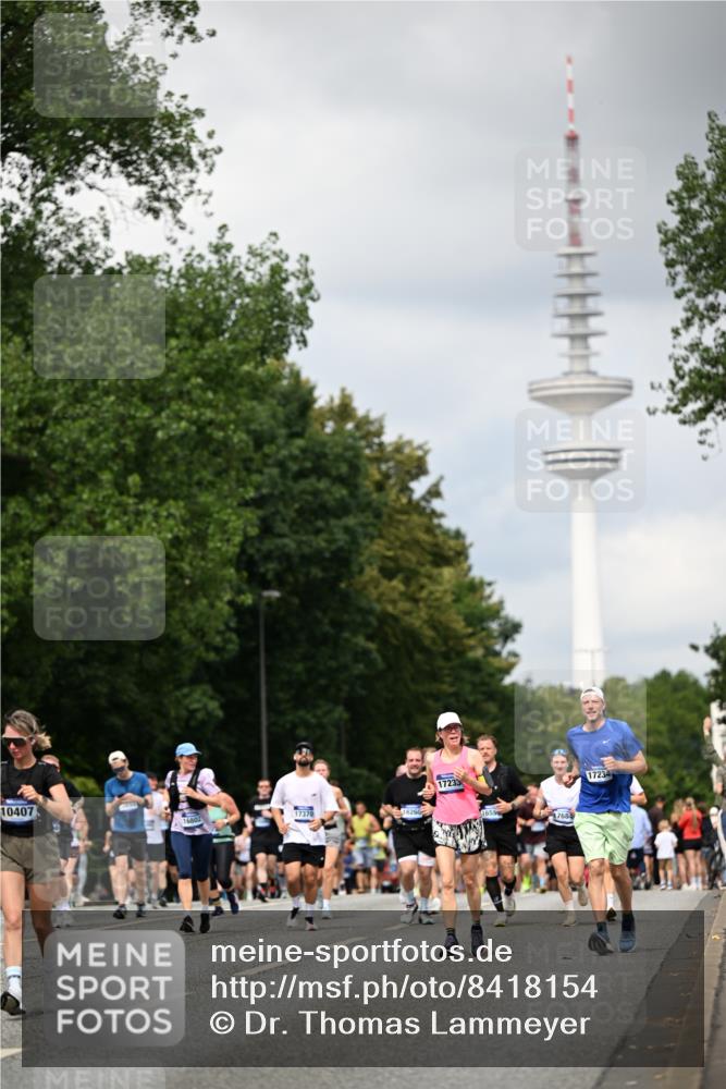 29.06.2025 - hella hamburg halbmarathon Dr. Thomas Lammeyer http://msf.ph/oto/8418154 29.06.2025 10:45:37 Kennedybrücke 1731, 2805, 3344, 4044, 4412, 4638, 5549, 5688, 5928, 6088, 7293, 7661, 7829, 8769, 8878, 10269, 10407, 10644, 11166, 11209 meine-sportfotos.de