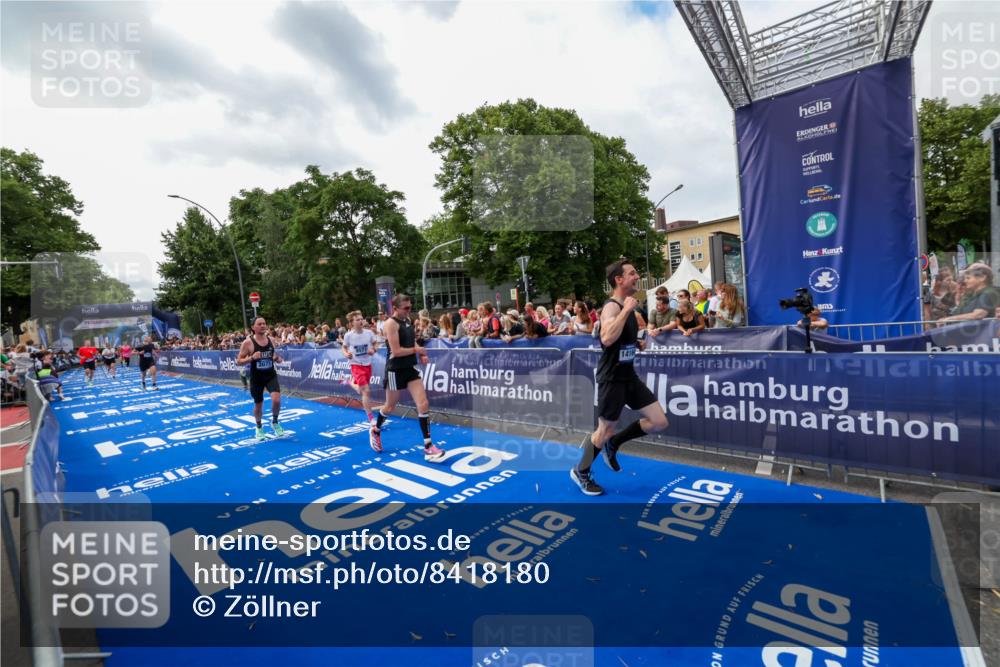 29.06.2025 - hella hamburg halbmarathon Zöllner http://msf.ph/oto/8418180 29.06.2025 10:29:27 Ziel 2075, 8975, 9571, 10156, 12234, 13838, 14164, 15880, 16118, 18737, 19203 meine-sportfotos.de