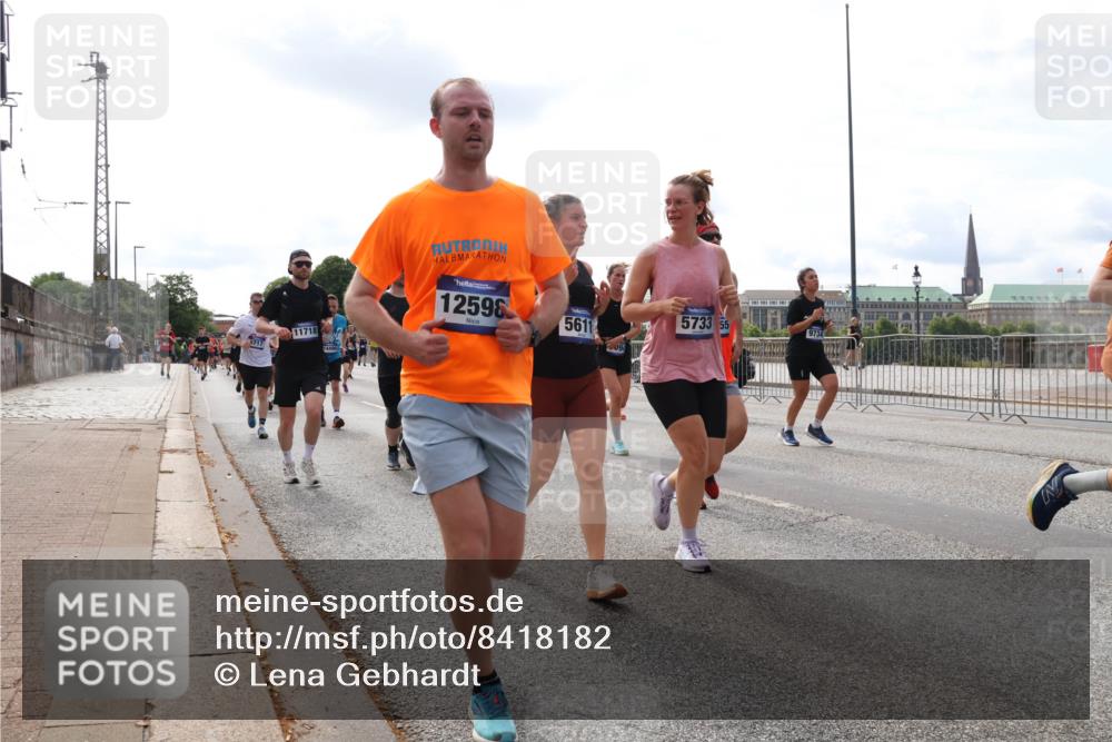 29.06.2025 - hella hamburg halbmarathon Lena Gebhardt http://msf.ph/oto/8418182 29.06.2025 10:18:03 Lombardsbrücke 9717, 11718, 12596, 5611, 094, 5733, 55, 1015, 1159, 1160, 1268, 1274, 1325, 1458, 1554, 1622, 1641, 1749, 1795, 1982, 2087, 2094, 2147, 2259, 2335, 2548, 2634, 2931, 3125, 3138, 3292, 3321, 3482, 3977, 4218, 4710, 4738, 4804, 5002, 5004, 5290, 5611, 5733, 6254, 6270, 6336, 6352, 7094, 7258, 7413, 7641, 7649, 7838, 7882, 7883, 8067, 8128, 8144, 8248, 8607, 8799, 9400, 9539, 9717, 9734, 9798, 9834, 9844, 9964, 10174, 10332, 10509, 10908, 12498 meine-sportfotos.de