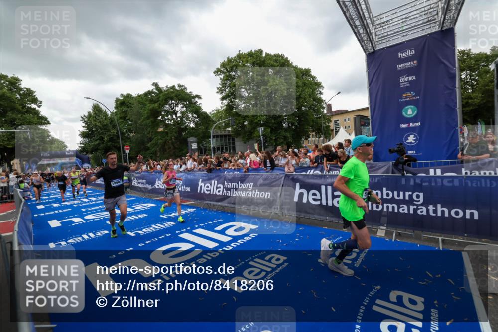 29.06.2025 - hella hamburg halbmarathon Zöllner http://msf.ph/oto/8418206 29.06.2025 10:51:43 Ziel 5008, 6286, 13327, 14012, 14458, 15496, 15831, 15899, 19007, 19020 meine-sportfotos.de