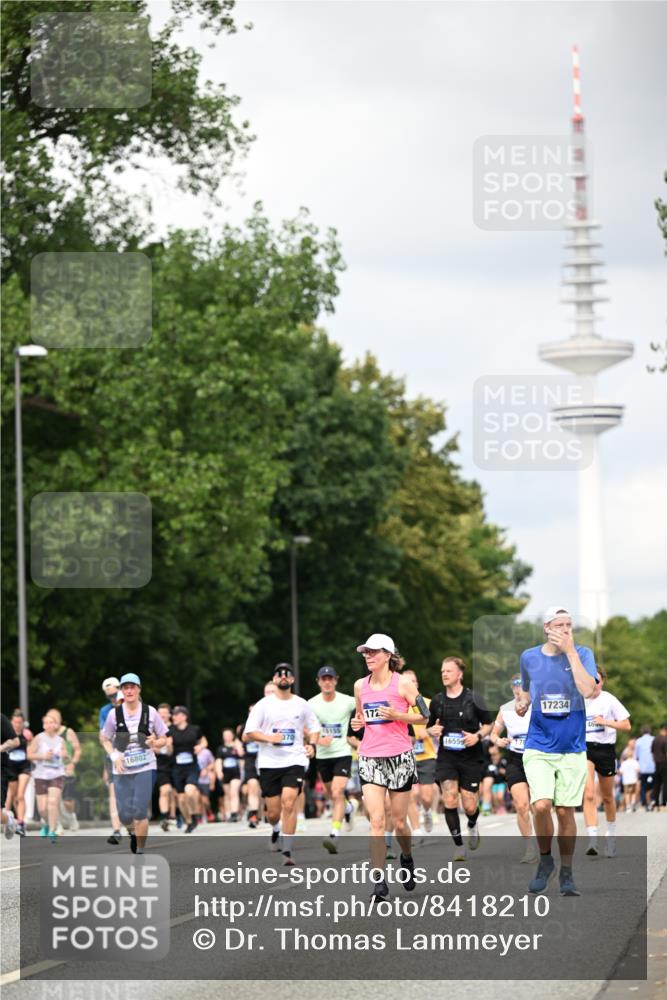 29.06.2025 - hella hamburg halbmarathon Dr. Thomas Lammeyer http://msf.ph/oto/8418210 29.06.2025 10:45:39 Kennedybrücke 1731, 2805, 3344, 4044, 4412, 4638, 5549, 5688, 5928, 6088, 7293, 7661, 7829, 8769, 8878, 9009, 10269, 10407, 10644, 11166, 11209, 11371 meine-sportfotos.de