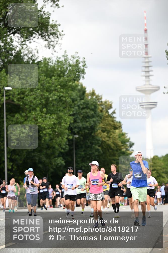 29.06.2025 - hella hamburg halbmarathon Dr. Thomas Lammeyer http://msf.ph/oto/8418217 29.06.2025 10:45:39 Kennedybrücke 1731, 2805, 3344, 4044, 4412, 4638, 5549, 5688, 5928, 6088, 7293, 7661, 7829, 8769, 8878, 9009, 10269, 10407, 10644, 11166, 11209, 11371 meine-sportfotos.de