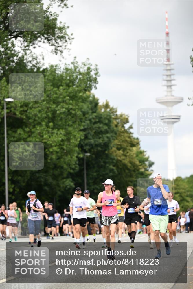 29.06.2025 - hella hamburg halbmarathon Dr. Thomas Lammeyer http://msf.ph/oto/8418223 29.06.2025 10:45:39 Kennedybrücke 1731, 2805, 3344, 4044, 4412, 4638, 5549, 5688, 5928, 6088, 7293, 7661, 7829, 8769, 8878, 9009, 10269, 10407, 10644, 11166, 11209, 11371 meine-sportfotos.de