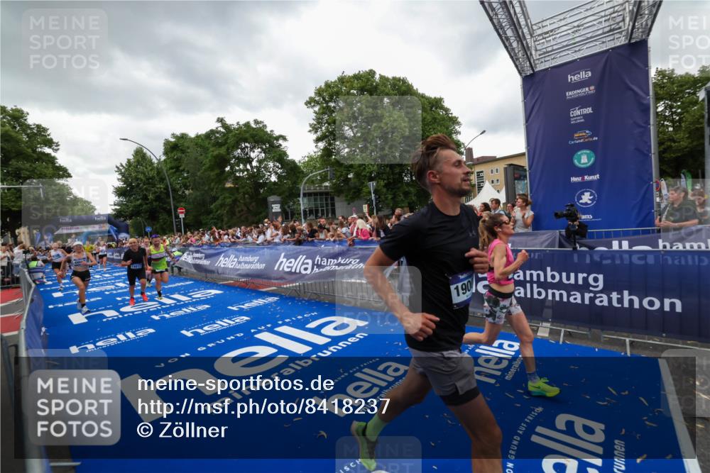 29.06.2025 - hella hamburg halbmarathon Zöllner http://msf.ph/oto/8418237 29.06.2025 10:51:45 Ziel 6286, 7224, 8819, 13327, 14012, 14458, 15496, 15727, 15831, 15899, 17682, 19020, 19053 meine-sportfotos.de