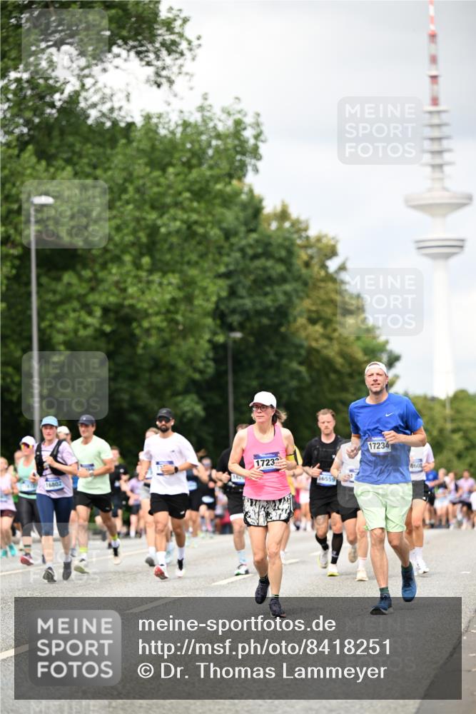 29.06.2025 - hella hamburg halbmarathon Dr. Thomas Lammeyer http://msf.ph/oto/8418251 29.06.2025 10:45:41 Kennedybrücke 1731, 2805, 3344, 4044, 4412, 4638, 4774, 5549, 5688, 5928, 6088, 7293, 7661, 7829, 8769, 9009, 10269, 10407, 10644, 11166, 11209, 11371 meine-sportfotos.de