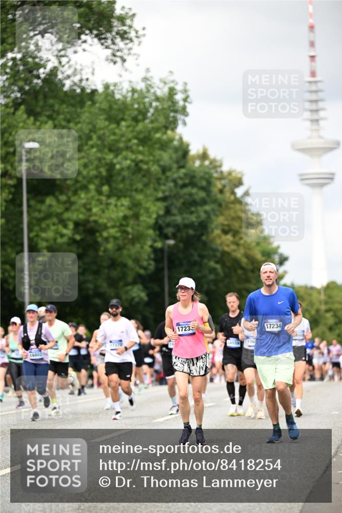 29.06.2025 - hella hamburg halbmarathon Dr. Thomas Lammeyer http://msf.ph/oto/8418254 29.06.2025 10:45:41 Kennedybrücke 1731, 2805, 3344, 4044, 4412, 4638, 4774, 5549, 5688, 5928, 6088, 7293, 7661, 7829, 8769, 9009, 10269, 10407, 10644, 11166, 11209, 11371 meine-sportfotos.de
