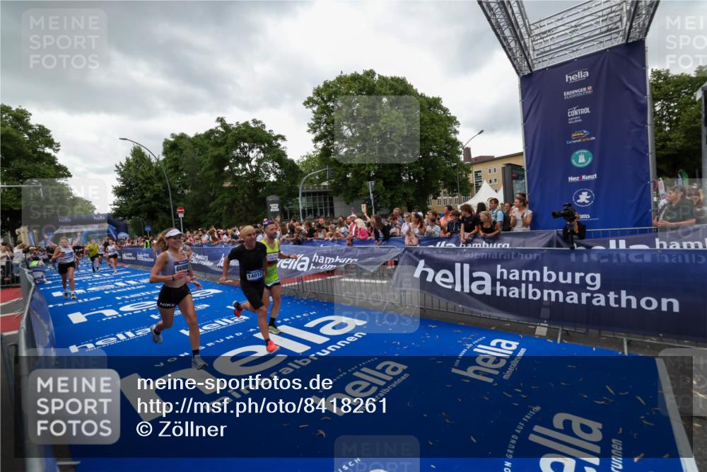 29.06.2025 - hella hamburg halbmarathon Zöllner http://msf.ph/oto/8418261 29.06.2025 10:51:46 Ziel 2396, 6286, 7224, 8710, 8819, 12224, 14012, 14458, 15496, 15727, 15831, 15899, 17682, 19020, 19053 meine-sportfotos.de
