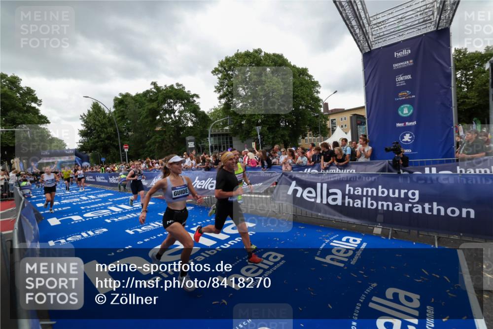 29.06.2025 - hella hamburg halbmarathon Zöllner http://msf.ph/oto/8418270 29.06.2025 10:51:46 Ziel 2396, 6286, 7224, 8710, 8819, 12224, 14012, 14458, 15496, 15727, 15831, 15899, 17682, 19020, 19053 meine-sportfotos.de