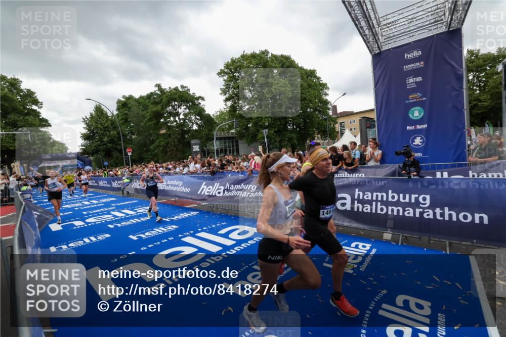 29.06.2025 - hella hamburg halbmarathon Zöllner http://msf.ph/oto/8418274 29.06.2025 10:51:46 Ziel 2396, 6286, 7224, 8710, 8819, 12224, 14012, 14458, 15496, 15727, 15831, 15899, 17682, 19020, 19053 meine-sportfotos.de