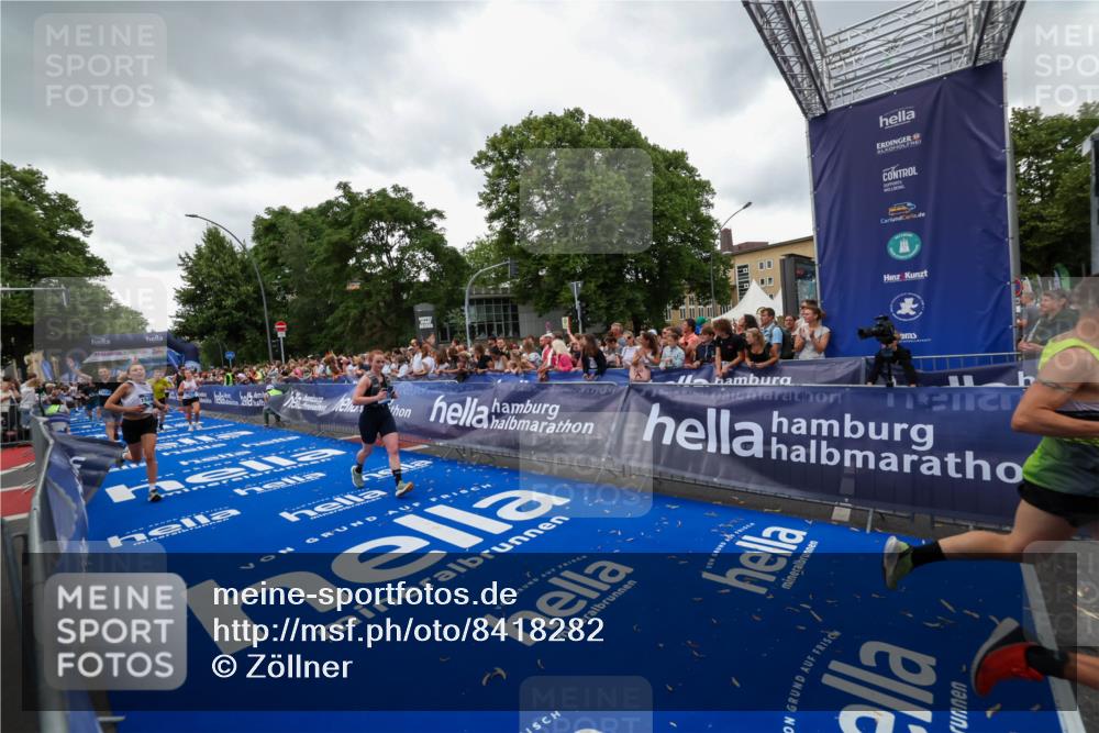 29.06.2025 - hella hamburg halbmarathon Zöllner http://msf.ph/oto/8418282 29.06.2025 10:51:46 Ziel 2396, 6286, 7224, 8710, 8819, 12224, 14012, 14458, 15496, 15727, 15831, 15899, 17682, 19020, 19053 meine-sportfotos.de