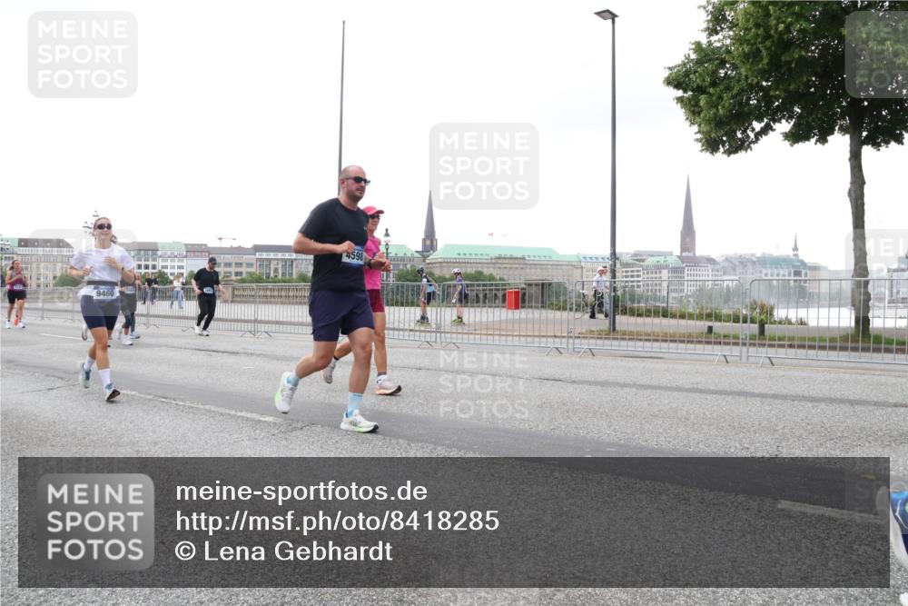 29.06.2025 - hella hamburg halbmarathon Lena Gebhardt http://msf.ph/oto/8418285 29.06.2025 10:52:06 Lombardsbrücke 9460, 4598, 1418, 1978, 3038, 3240, 3645, 3991, 4087, 4273, 4436, 4598, 4606, 4815, 5062, 5262, 5534, 6007, 6386, 6403, 6404, 6406, 6456, 6604, 6947, 6985, 7682, 7690, 7691, 7735, 8194, 8196, 8250, 8251, 8399, 8621, 9220, 9368, 9460, 9462, 9590, 9594, 9673, 9730, 9731, 10296, 10342, 10521, 10533, 10634, 10673, 10693, 10830, 10884, 11084, 11101, 11126, 11127, 11375, 11736, 11875, 11899, 11974, 12065, 12546, 12558 meine-sportfotos.de
