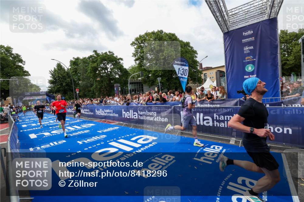 29.06.2025 - hella hamburg halbmarathon Zöllner http://msf.ph/oto/8418296 29.06.2025 10:29:31 Ziel 2021, 2180, 9137, 10156, 10790, 12234, 13838, 15880, 16118, 17197, 18737, 19203 meine-sportfotos.de