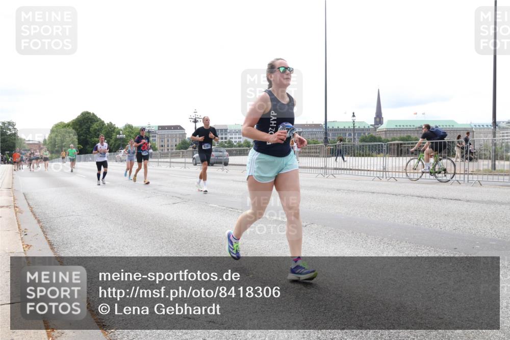 29.06.2025 - hella hamburg halbmarathon Lena Gebhardt http://msf.ph/oto/8418306 29.06.2025 10:27:07 Lombardsbrücke 1530, 1793, 1973, 2045, 2306, 2643, 2775, 4358, 4507, 4509, 5494, 5495, 5707, 5825, 6259, 6625, 6637, 7069, 7234, 7314, 7944, 8056, 8281, 9186, 9349, 10077, 10465, 11110, 11270, 11740, 11766, 12071, 13462, 14020, 14021, 15027, 15108, 15641, 15878, 16479, 16788, 17049, 17300, 17445, 17675, 18074, 18097, 18516, 18962, 18976, 18978 meine-sportfotos.de